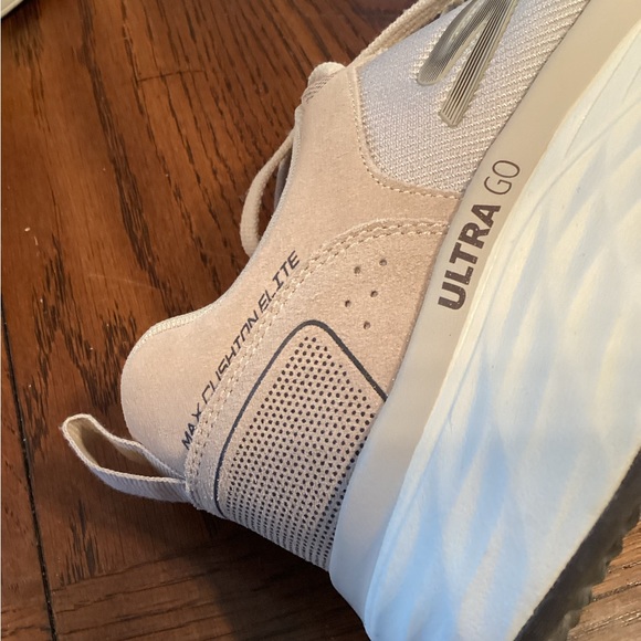 Skechers Shoes - Picture 7 of 9